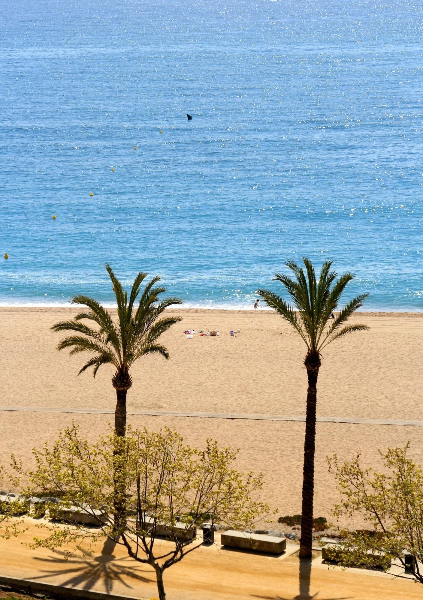 Hotel Haromar Calella Exterior photo