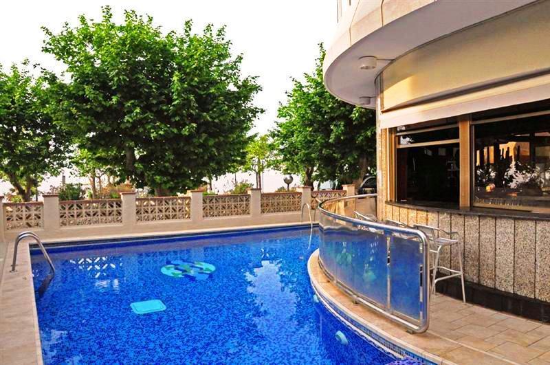 Hotel Haromar Calella Exterior photo